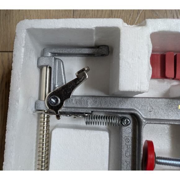 NEW Pampered Chef Apple Peeler Corer Slicer 2430 Table Clamp Food Prep Kitchen - Picture 6 of 7